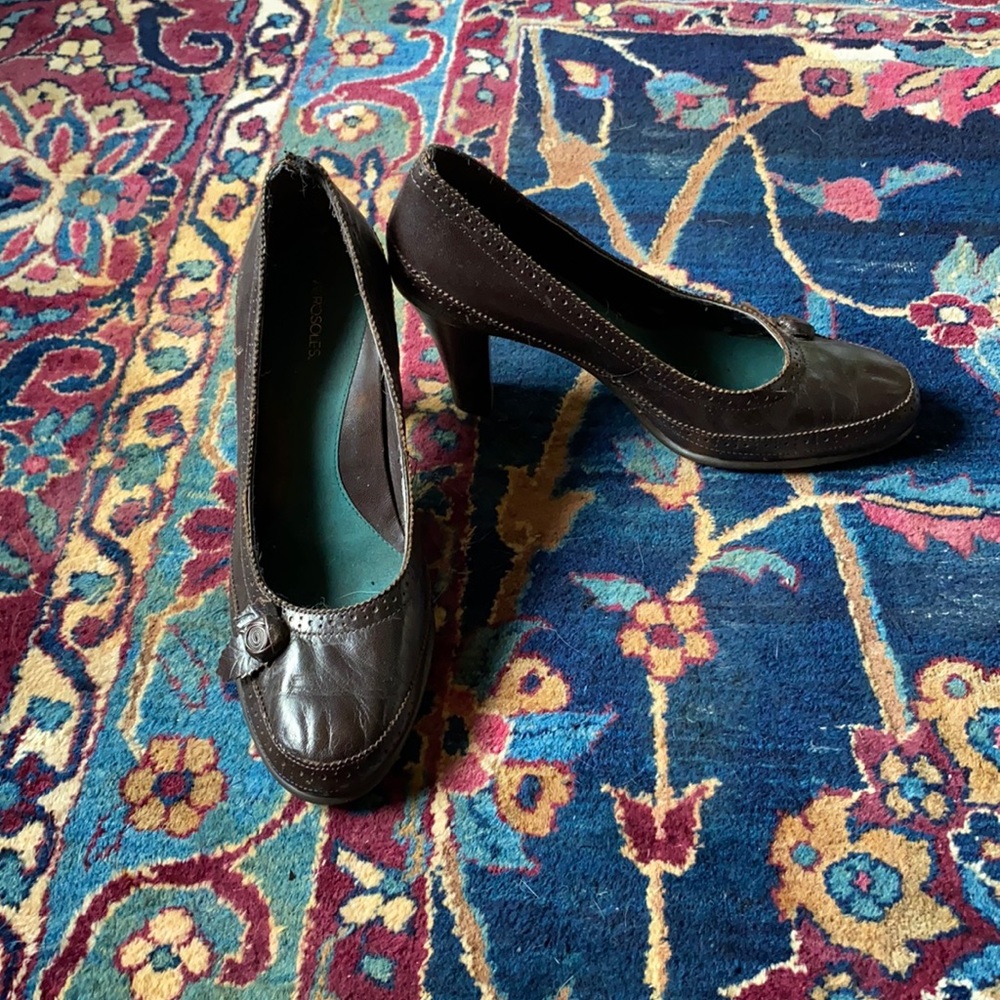 Sweet pair of aerosoles brown leather heels